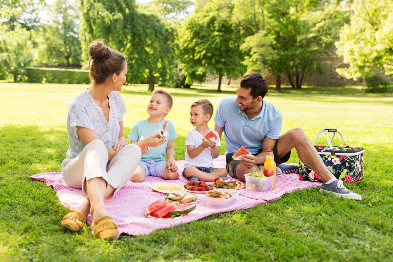 Co wziąć ze sobą na piknik? Przepis na udany dzień w plenerze